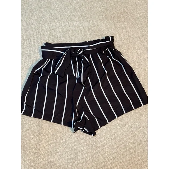 Women's Black White Striped High Waist Shorts XS - Picture 3 of 6